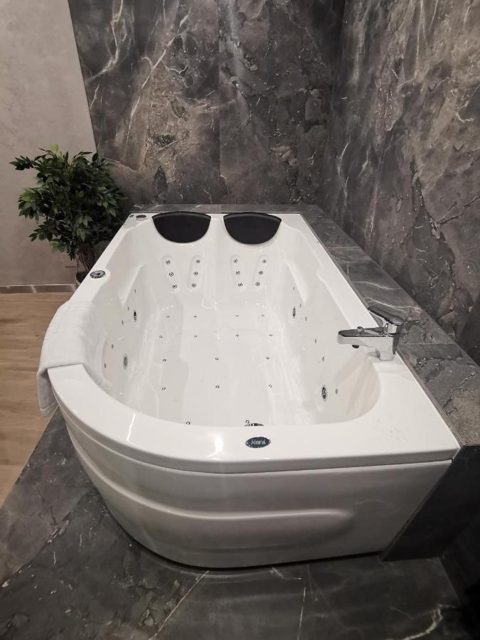Jacuzzi Apartment Main Square Krakau Exterior foto